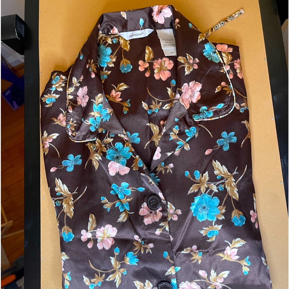 Two piece Pajamas satin for women M size - Picture 9 of 14